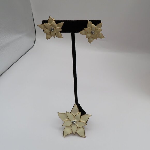 Eisenberg Ice Brooch Earrings Set Enamel Poinsettia Rhinestone Accents - Picture 3 of 10